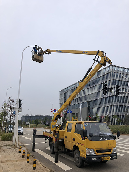 17米曲臂高空作業車